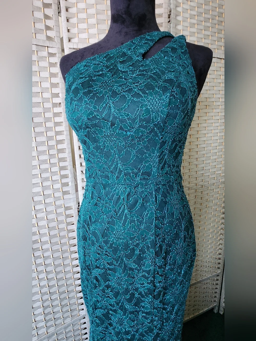✨️NWT✨️Emerald Lace Halter Prom/ Evening Gown - Elegant Women's Dress - Picture 2 of 10